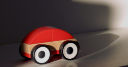 Holzspielzeug - ein Auto aus holz
